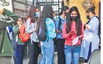 DU denies entry for students without a vaccination certificate