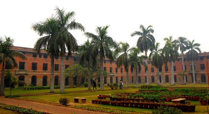List of colleges with hostels - DU Admissions 2022